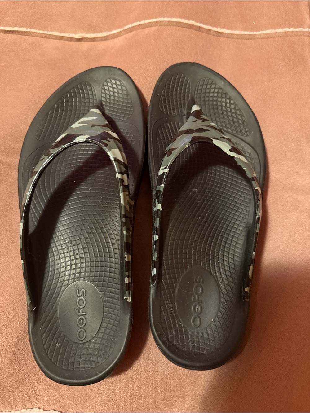 OOFOS Women’s Black Camo Flip Sandals